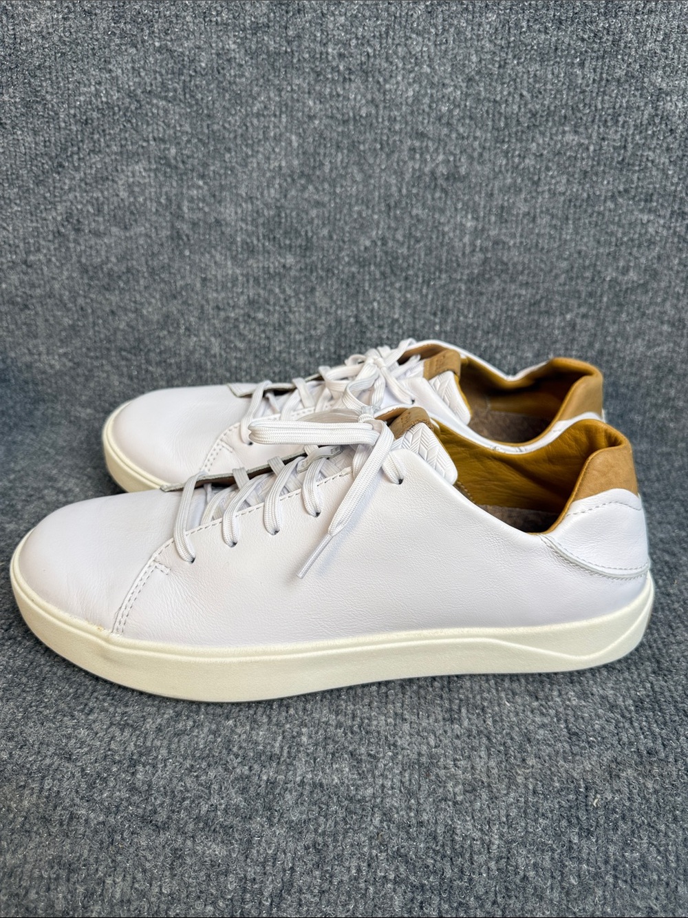 Olukai Men’s White Leather Low-Top Sneakers Size 10.5 Like New! - Picture 4 of 9